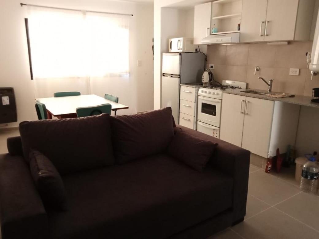 Departamento Calle Mendoza Albus -Acceso Rapido Ruta 22 General Roca Eksteriør billede